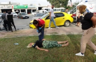 Manavgat'ta ters yönden giden otomobil ile ticari...