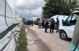 Tüfekle oynayan oğlu tarafından vurularak hayatını...