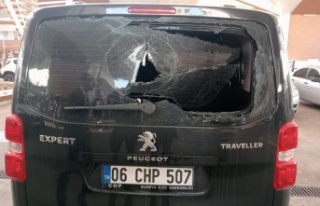 Alanya CHP aracı saldırıya uğradı! Özel'e...