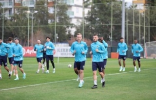 Alanyaspor, Kocaelispor ile oynayacağı maçın hazırlıklarını...