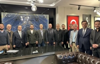 CHP’nin adayı Özçelik sahaya indi