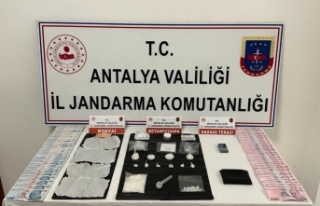 Jandarma uyuşturucu tacirlerine göz açtırmıyor