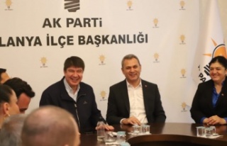 Menderes Türel Alanya’da partililerle buluştu
