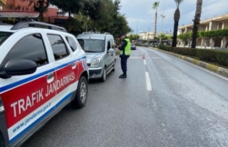 Alanya’da jandarma 6 aracı trafikten men etti