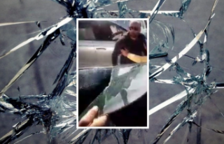 Alanya’da şoföre öfkelendi, yumrukla camı indirdi