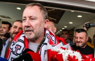 Antalyaspor'un yeni teknik direktörü Sergen...