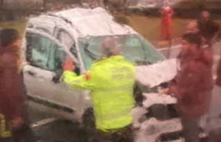 Avsallar’da araçlar birbirine girdi! Trafik kilitlendi