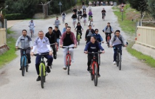 Başkan Tavlı üniversite öğrencileriyle pedal...