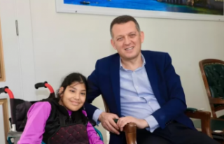 Kaymakam Ürkmezer öğrenciyi makamında misafir...