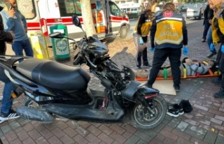 Otomobilin çarptığı motosiklet sürücüsü yaralandı