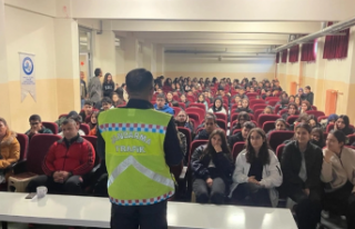 Alanya'da jandarmadan öğrencilere trafik semineri