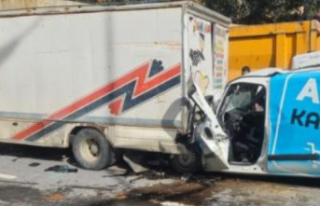 Alanya’da feci kaza: Kamyonete saplandı