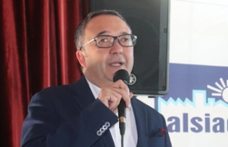 Kamburoğlu görevi emlakçı Cezirioğlu’na devretti