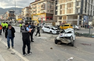 Alanya'da feci kaza; 2 ölü, 3 yaralı var