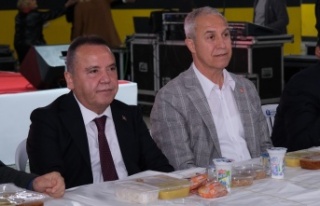 Başkan Böcek’ten Özçelik’e destek: “Abi...