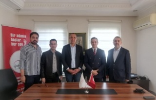 Deva Partili Cem Sak engelsiz yaşam için imzayı...