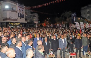 Konaklı başkan Yücel'i bağrına bastı