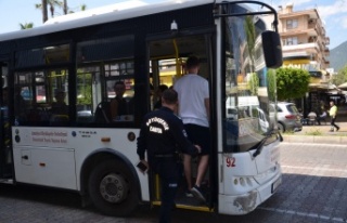 Alanya'da halk otobüsleri ve taksiler mercek...