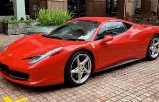 Alanya'da ünlü müteahhitin Ferrari'si...