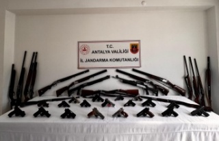 Alanya'da ruhsatsız silah operasyonu; 24 gözaltı...