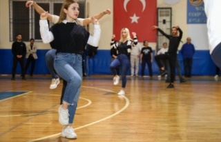 Zeybek kurslarının ikinci dönemine yoğun ilgi