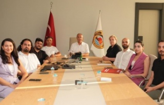 Gençlik projelerini Başkan Özçelik'e sundular