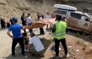 Taşatanda araç uçuruma yuvarlandı: 3 yaralı var