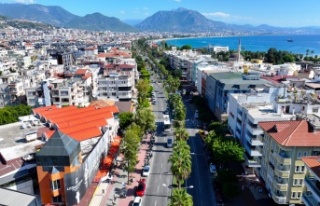 Alanya'nın kalbi Atatürk Caddesi yenileniyor