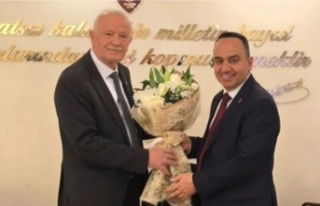 Demir görevi Özdemir’e devretti