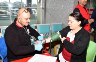 Sağlıkçılardan Kızılay’a tam destek