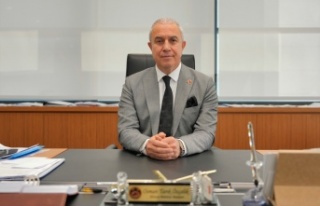 Başkan Özçelik'in ayağı kırıldı