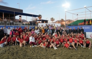 Plaj voleybolu sezonu Alanya’da açıldı