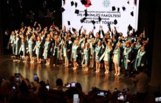 64 Diş hekimi mesleğe ilk adımını attı!