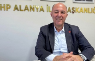 CHP Alanya İlçe Başkanı Bülent Kandemir öğretmenlerin...