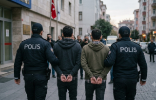 Avsallar'da mağazadan hırsızlık yapan 2 şüpheli...