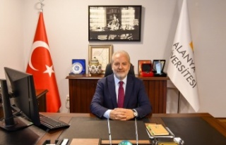 Alanya Üniversitesi’ni kazanan öğrencilere Rektör...