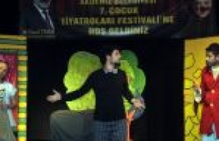 Çocuk Tiyatroları Festivali Sürüyor 