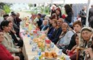 Kursiyer Aşçılardan, Huzurevi Sakinlerine Yemek...