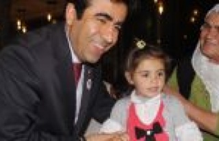 Vali Güzeloğlu Yardıma Muhtaç Ailelerle Yemekte...