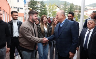 Çavuşoğlu, öğrencilerle buluştu