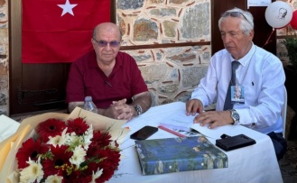 'Sultan Alaaddin Keykubat' adlı kitabını imzladı