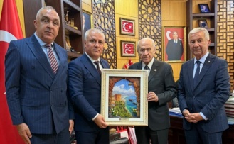 Başkan Erdem, Alanya dosyasını Bahçeli'ye sundu