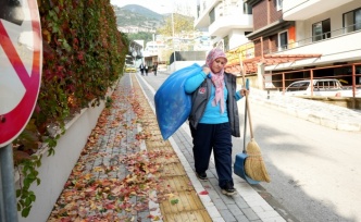 Alanya'nın temizliğine kadın eli değdi