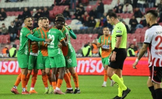 Alanyaspor uzatmalarda bir puanı kurtardı