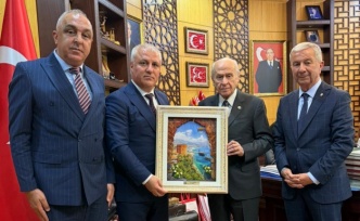 Başkan Erdem, Alanya dosyasını Bahçeli'ye sundu