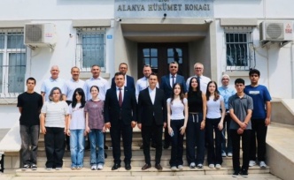 Alanya'da sınav şampiyonlarına makamda anlamlı ağırlama!