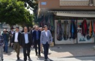 MHP'li Türkdoğan kapı kapı dolaşıyor