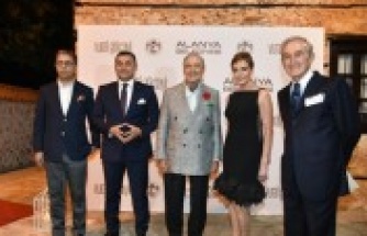 Alanya'daki muhteşem moda defilesinden çarpıcı kareler