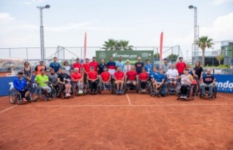 85 tekerlekli sandalye tenisçisi Antalya’da kıyasıya mücadele etti