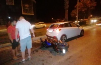 Otomobile çarpan alkollü motosiklet sürücüsü yaralandı